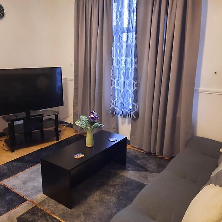 47R Place Dagenham Exterior photo